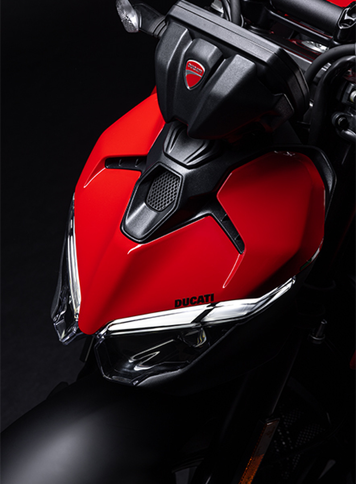 Ducati Streetfighter V2 2025 Red Lights Frontview Agressiv Ducati Streetfighter V2 2025 Red Lights Frontview Agressiv