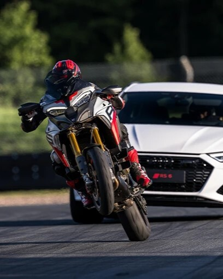 Ducati Multistrada V4 RS Audi Rennstrecke Wheelie Red Ducati Multistrada V4 RS Audi Rennstrecke Wheelie Red