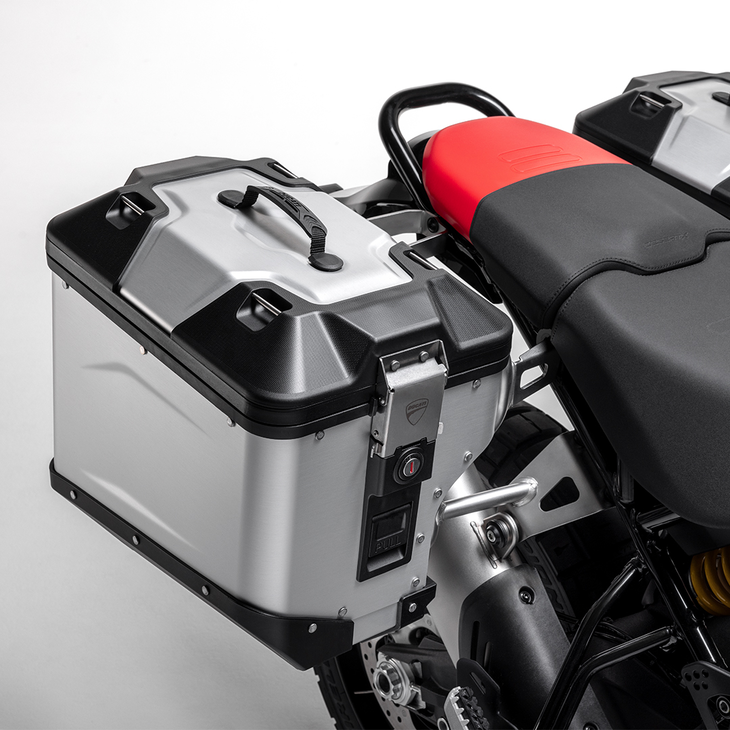 Ducati Desert X Discovery Koffer Silver Silber Hintersitz Ducati Desert X Discovery Koffer Silver Silber Hintersitz