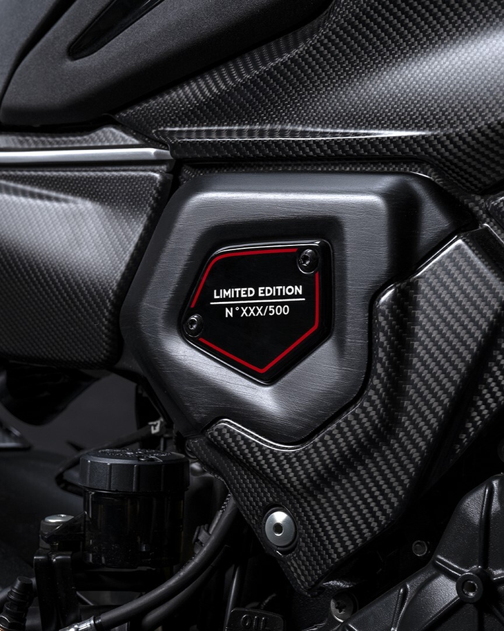 Ducati Diavel V4 Limited Edition Carbon 1 of 500 Amazing Ducati Diavel V4 Limited Edition Carbon 1 of 500 Amazing