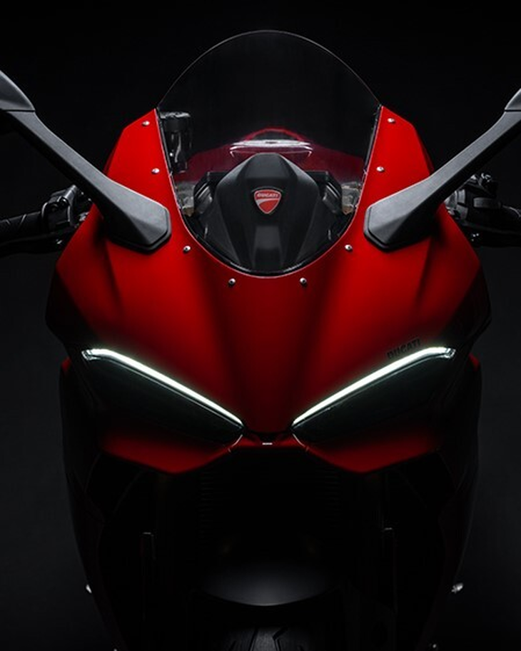 Ducati Pani V2 2025 Light Eyes Dark Schatten Ducati Pani V2 2025 Light Eyes Dark Schatten