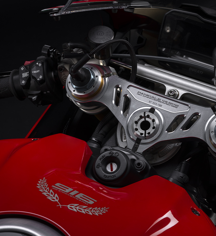 Ducati Panigale V4 SP2 Red Lenker Tacho Schriftzug 30th Anniversario Italy