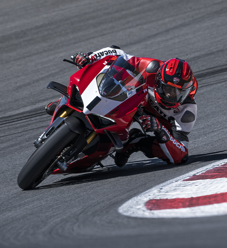 Ducati Panigale V4 R Kurvenfahrt Rennstrecke Spain Itlay France Switzerland Ducati Panigale V4 R Kurvenfahrt Rennstrecke Spain Itlay France Switzerland