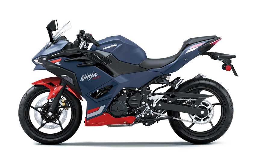 Kawasaki Ninja 500 SE 2026 Blau Rot seitlich 2 Kawasaki Ninja 500 SE 2026 Blau Rot seitlich 2