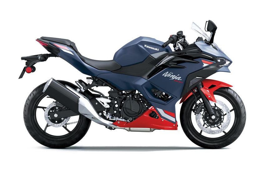 Kawasaki Ninja 500 SE 2026 Blau Rot seitlich Kawasaki Ninja 500 SE 2026 Blau Rot seitlich