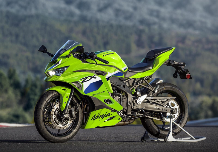 Kawasaki ZX 4 RR 2026 Gruen rennstrecke 2