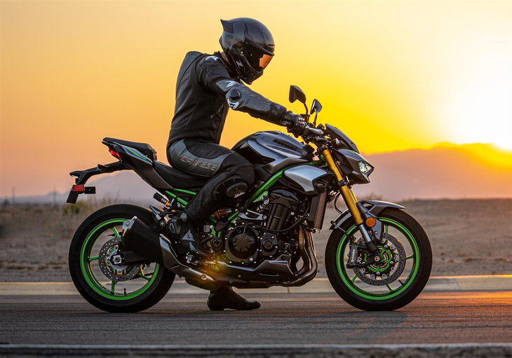 Kawasaki Z900 SE 2025 in der strasse Kawasaki Z900 SE 2025 in der strasse