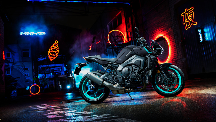 2024 Yamaha MT10 EU Midnight Cyan Static 001 03
