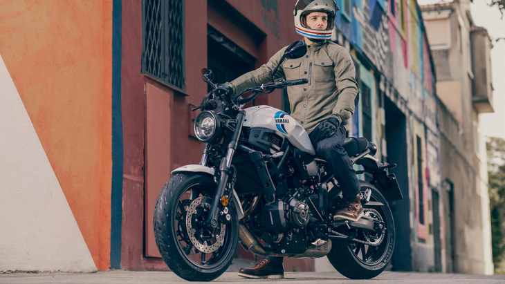 Yamaha xsr 700 in der strasse Yamaha xsr 700 in der strasse