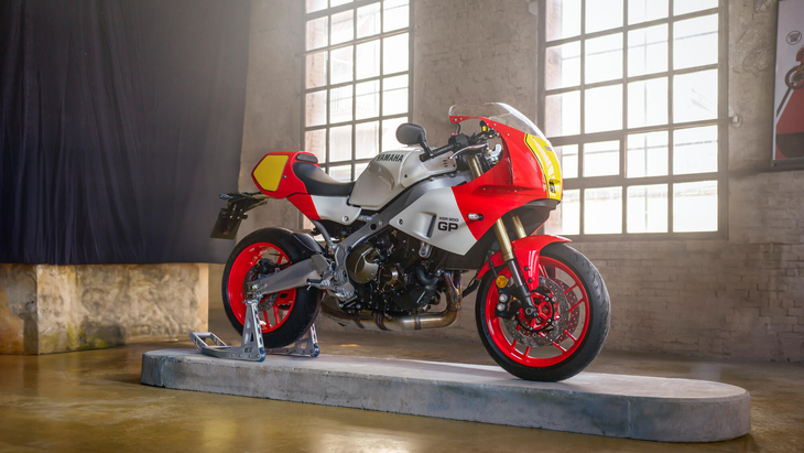 2024 Yamaha XS850 GP EU Legend Red Static 007 03