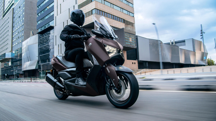 2024 Yamaha XMAX300 ASP EU Dark Magma Action 016 03 2024 Yamaha XMAX300 ASP EU Dark Magma Action 016 03