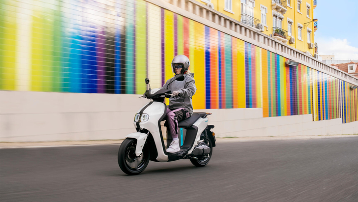 Yamaha NE Os Electric in der strasse Yamaha NE Os Electric in der strasse
