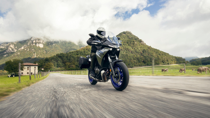 Yamaha Tracer 7 GT 2024 in der strasse Yamaha Tracer 7 GT 2024 in der strasse