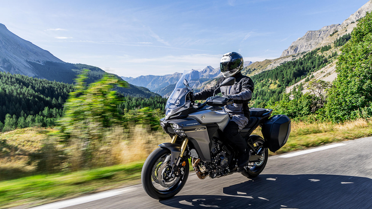 Yamaha Tracer 9 GT Y AMT 2025 in der strasse 3 Yamaha Tracer 9 GT Y AMT 2025 in der strasse 3