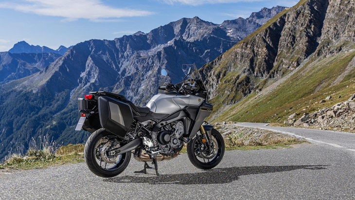 Yamaha Tracer 9 GT Y AMT 2025 in der strasse 5 Yamaha Tracer 9 GT Y AMT 2025 in der strasse 5