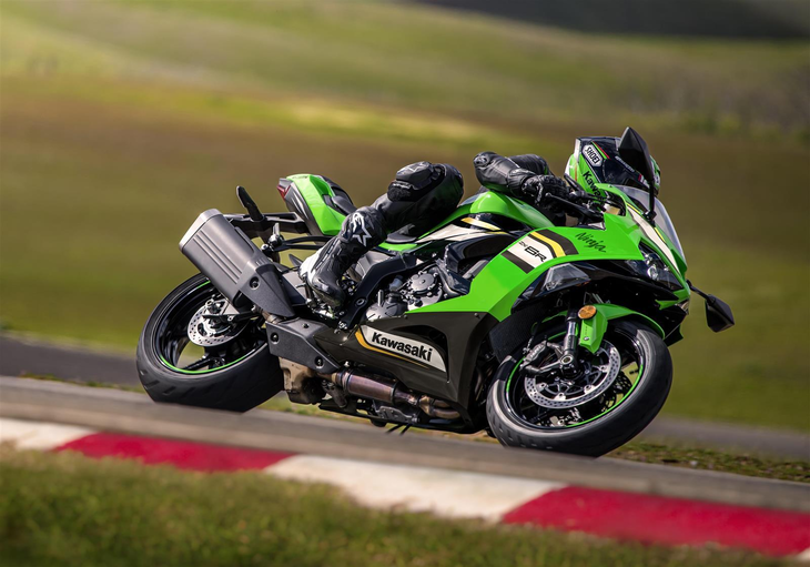 Kawasaki ZX6 R 2025 gruen circuit curve