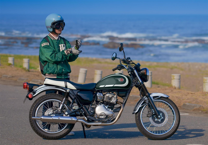 Kawasaki W230 2026 Gruen Meer